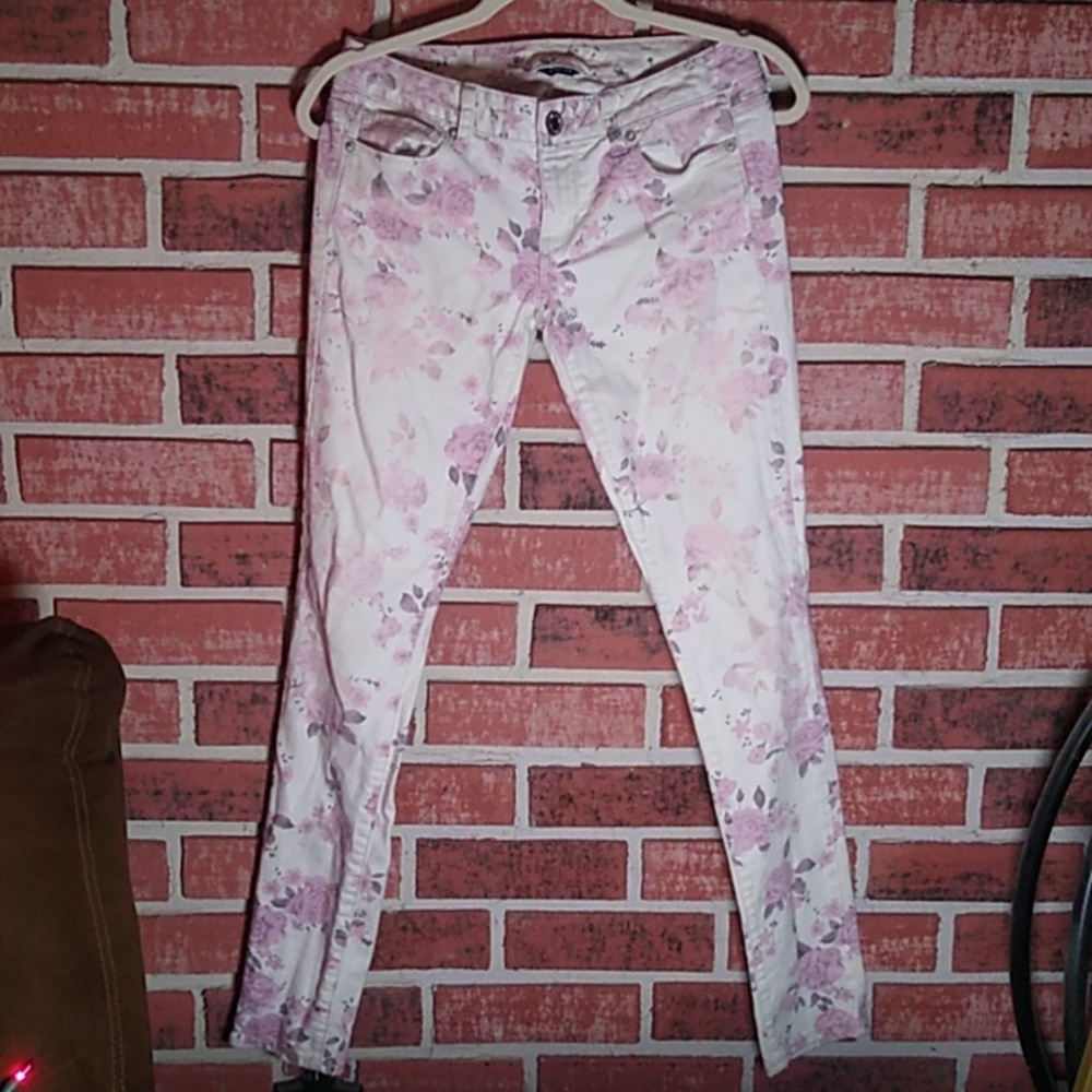 White floral print American eagle jeans